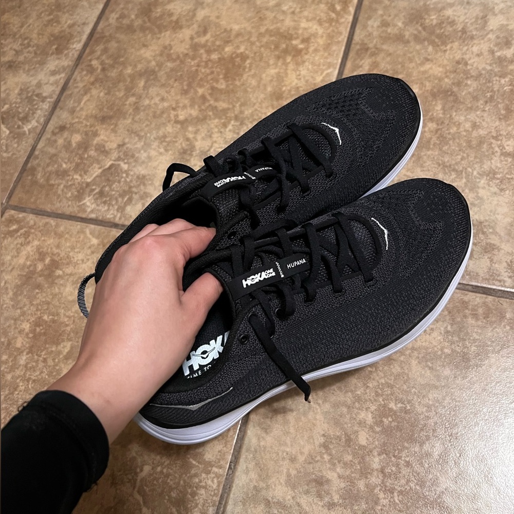 NEW HOKA One One Women’s Size 9